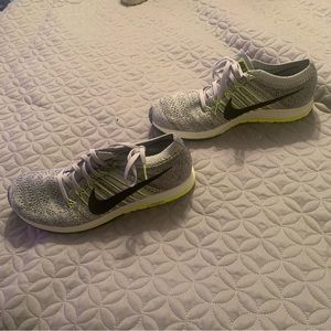 Nike fly knit shoes size 9